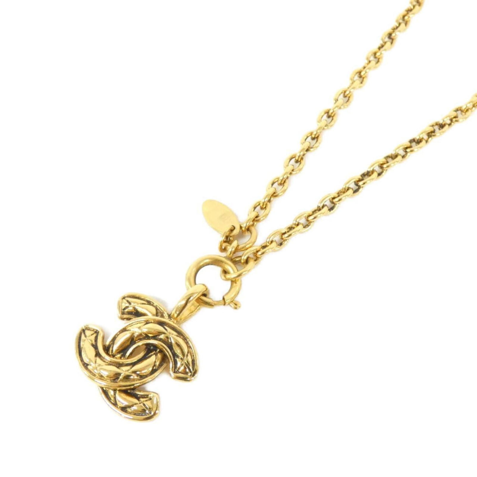 CHANEL: CHANEL Chanel women's necklace in gold, featuring a 53 cm neck circumference and a 29mm x 24mm pendant size; in used (very good) condition with minor traces of usage. Item Specifics: Brand: Chanel Nec