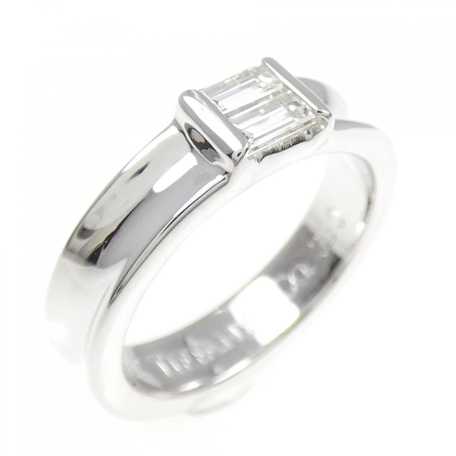 White Gold Band Ring (18K) Tiffany: White Gold Band Ring (18K) Tiffany 18K White Gold Band Ring by Tiffany, designed for women, size 5, in used (like new) condition with minimal traces of usage. Item Specifics: Brand: Tiffany Type: