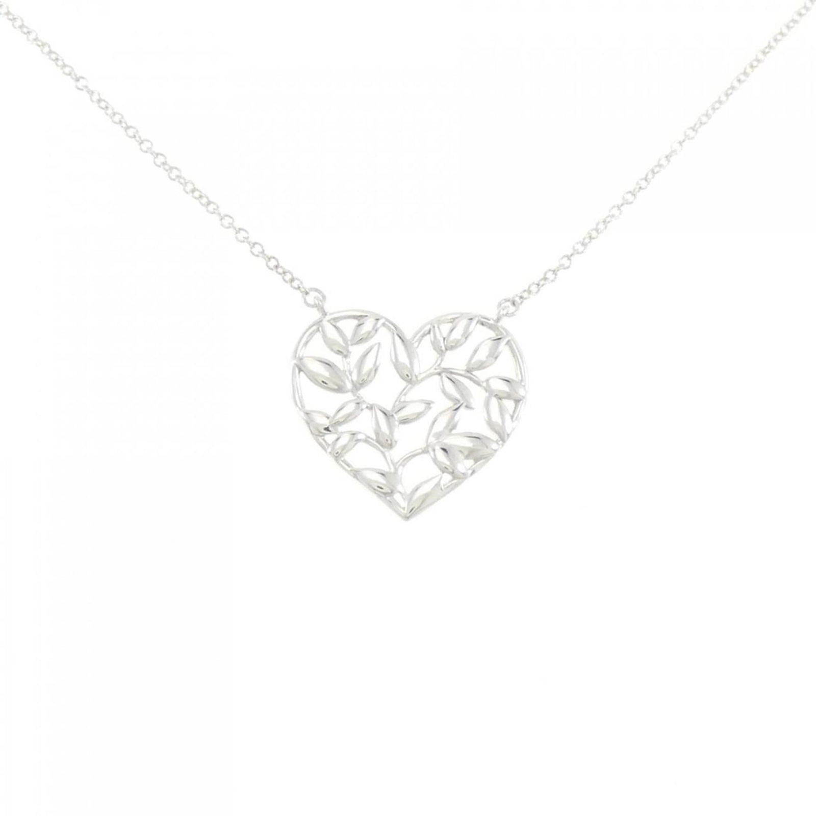 Silver 925 Tiffany: Silver 925 Tiffany Tiffany silver 925 necklace with a pendant, suitable for both genders, in like-new condition with a neck circumference of 46 cm and pendant size of 16.2mm x 18.1mm. Item Specifics: