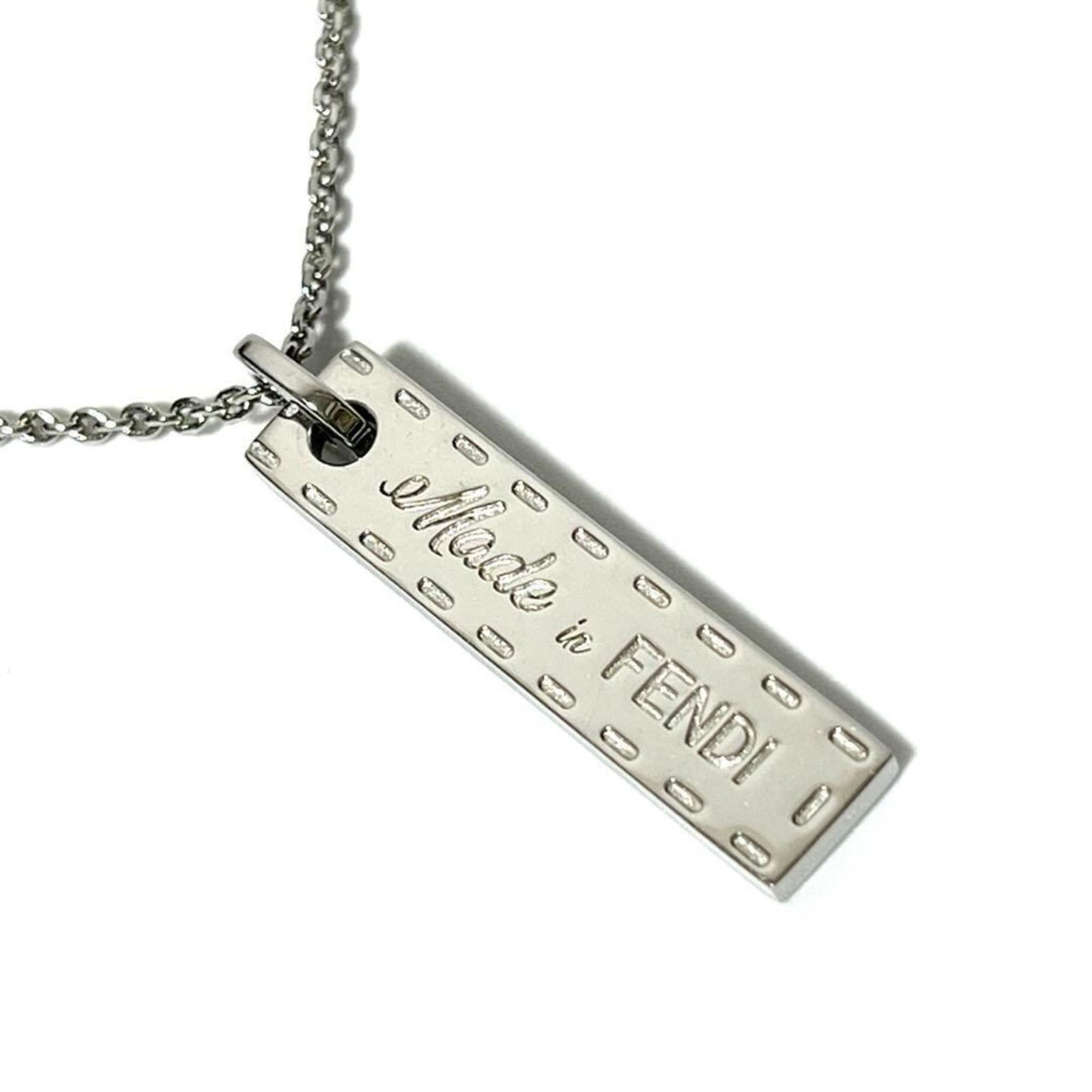 Metal Fendi: Metal Fendi Metal necklace by Fendi intended for men, with a neck circumference of 50-56 cm, in used (very good) condition with minor traces of wear. Item Specifics: Brand: Fendi Necklace Type: Neckla