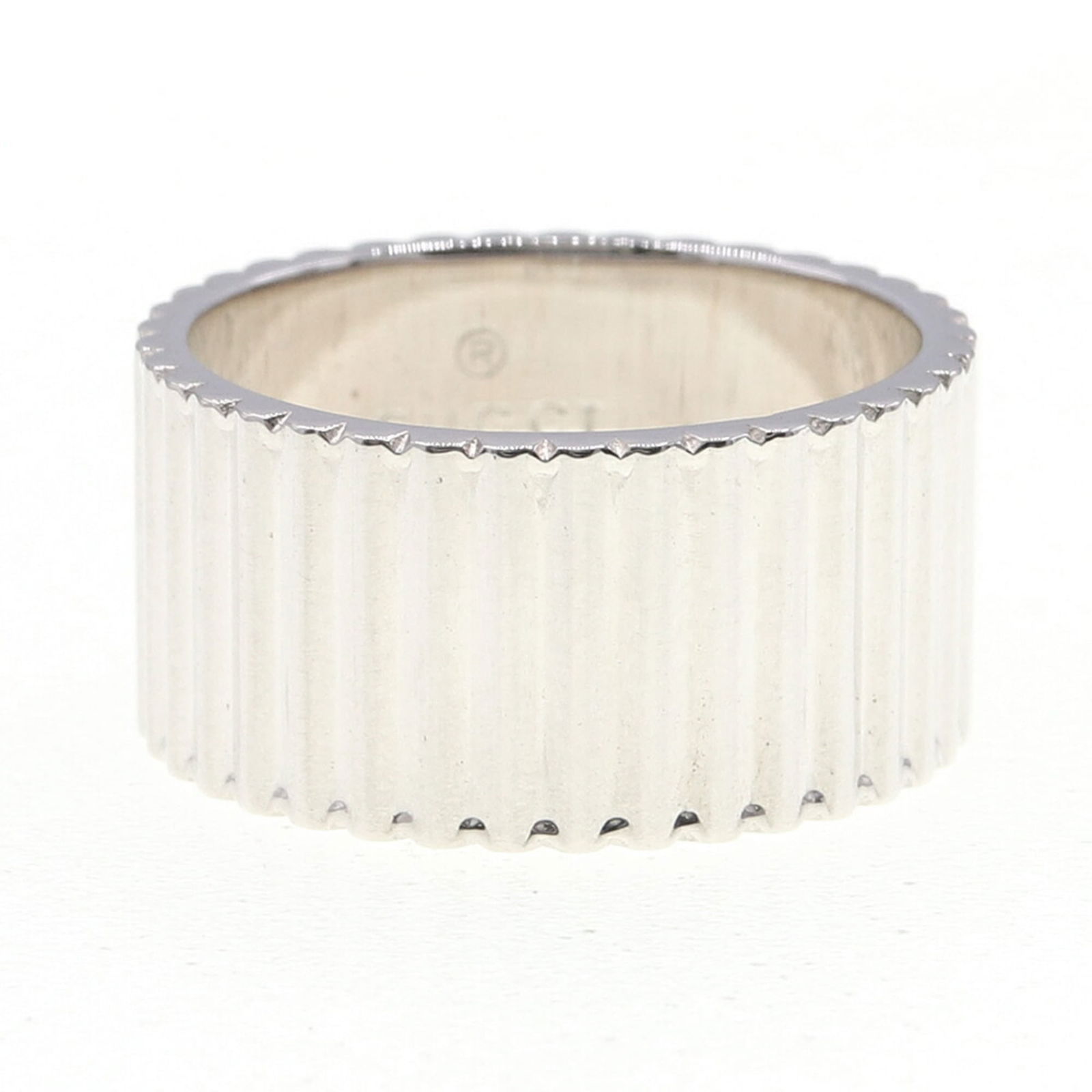 Silver 925 Gucci Band Ring: Silver 925 Gucci Band Ring Gucci band ring made of silver 925 for women, US size 4.5, with a width of 9mm; condition is used (very good) with minor scratches. Item Specifics: Brand: Gucci Type: Band