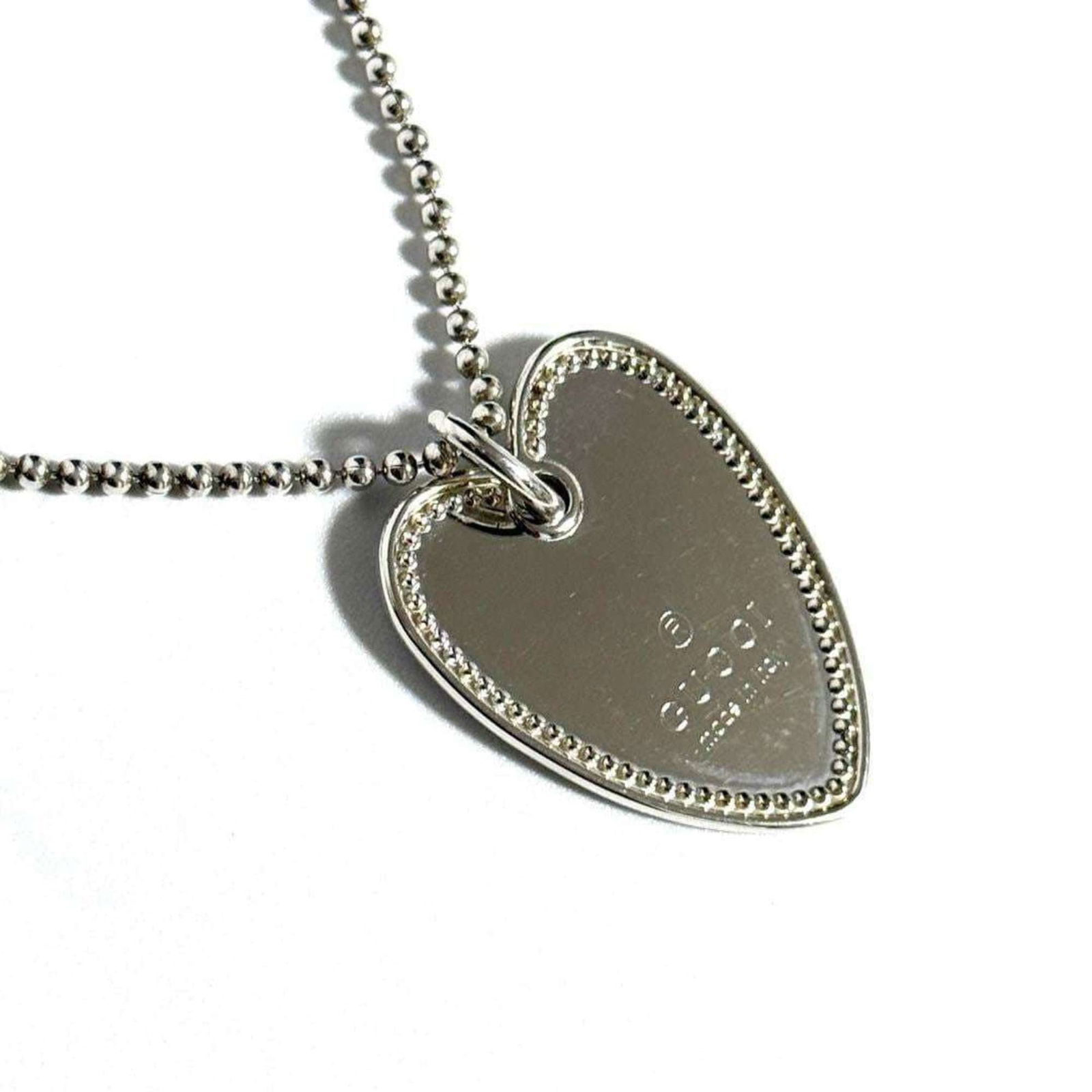 925 Gucci Silver: 925 Gucci Silver Gucci 925 silver necklace pendant for women with a neck circumference of 50 cm (19.68''), used condition showing a few traces of usage. Item Specifics: Brand: Gucci Necklace Type: Nec