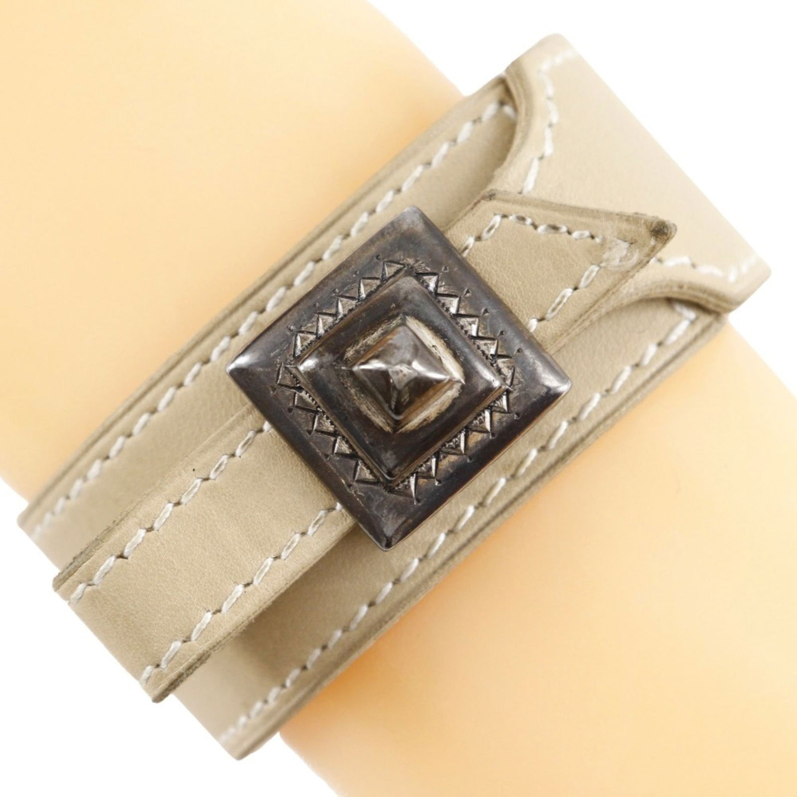 Leather Charm Bracelet - Hermes: Leather Charm Bracelet - Hermes Hermes leather charm bracelet for women made of calfskin in beige, adjustable length of 15cm - 17cm (5.9'' - 6.69''), in acceptable condition with traces of usage. 