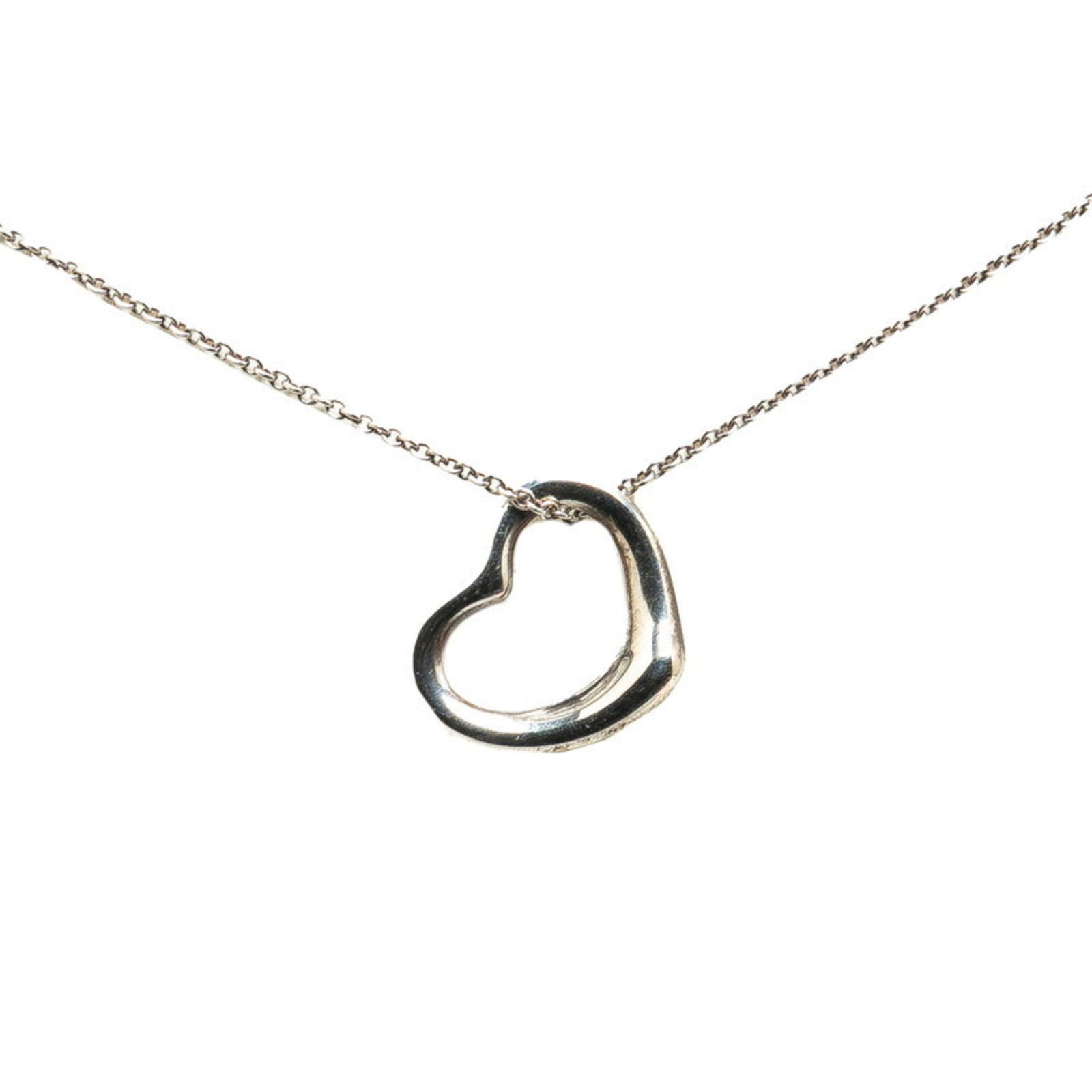 Silver 925 Tiffany: Silver 925 Tiffany This pre-owned Tiffany necklace is made of 925 silver, features a 40 cm neck circumference, and shows signs of wear but remains in good condition. Item Specifics: Brand: Tiffany