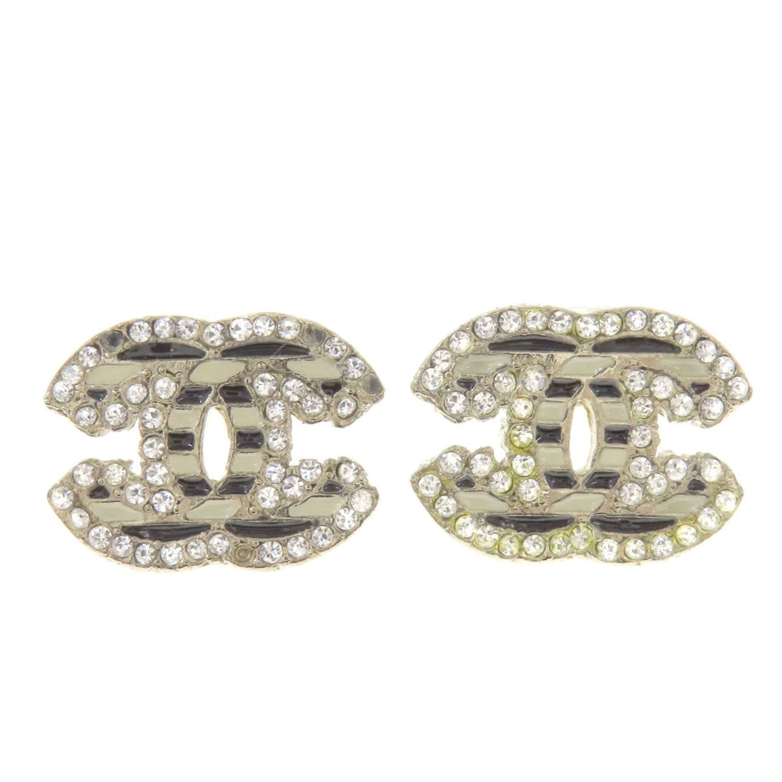 Chanel Metal Stud Earrings: Chanel Metal Stud Earrings The Hermes Agneau Milo Handbag Charm is made from Agneau Milo material, in lime color, measuring 75.00mm x 90.00mm, in mint condition. Item Specifics: Brand: Chanel Type: