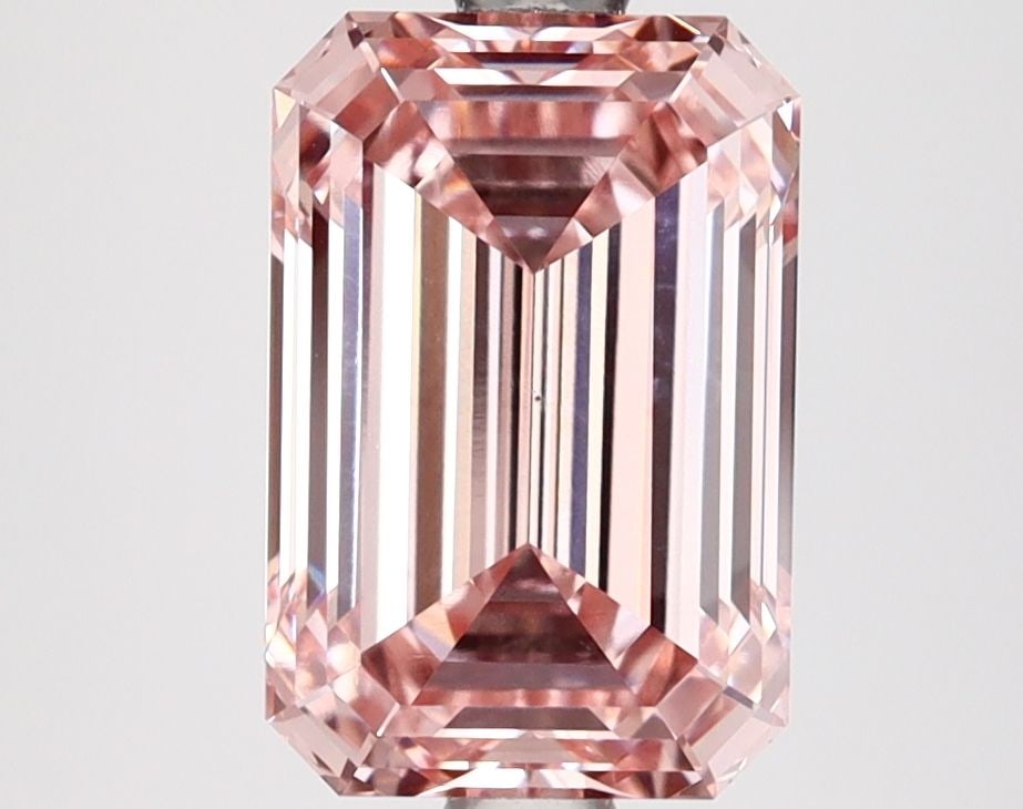 Loose Lab Diamond IGI Emerald 2.79ct Fancy Intense Pink VS2: Loose Lab Diamond IGI Emerald 2.79ct Fancy Intense Pink VS2 Loose Lab Diamond IGI Emerald weighing 2.79ct with Fancy Intense Pink color, VS2 clarity, and excellent polish but very good symmetry. Certi