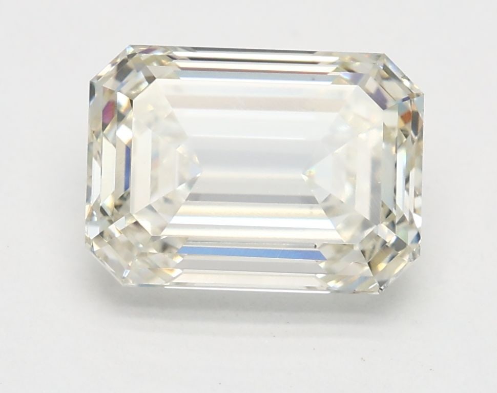 Loose Lab Diamond IGI Emerald 2.12ct J VS2: Loose Lab Diamond IGI Emerald 2.12ct J VS2 Loose Lab Diamond IGI Emerald 2.12ct J VS2, certified by IGI, featuring excellent polish and very good symmetry, with dimensions of 8.46L x 6.22W x 3.93H. It