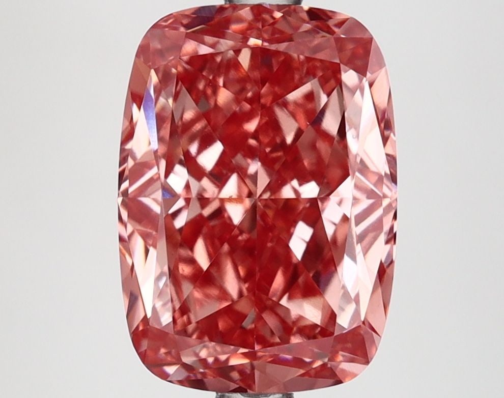 Loose Lab Diamond IGI Cushion Modified 4.05ct Fancy Vivid Pink VS1: Loose Lab Diamond IGI Cushion Modified 4.05ct Fancy Vivid Pink VS1 Loose lab diamond, IGI certified, weighing 4.05ct with a cushion modified cut, fancy vivid pink color, and VS1 clarity. Polish and