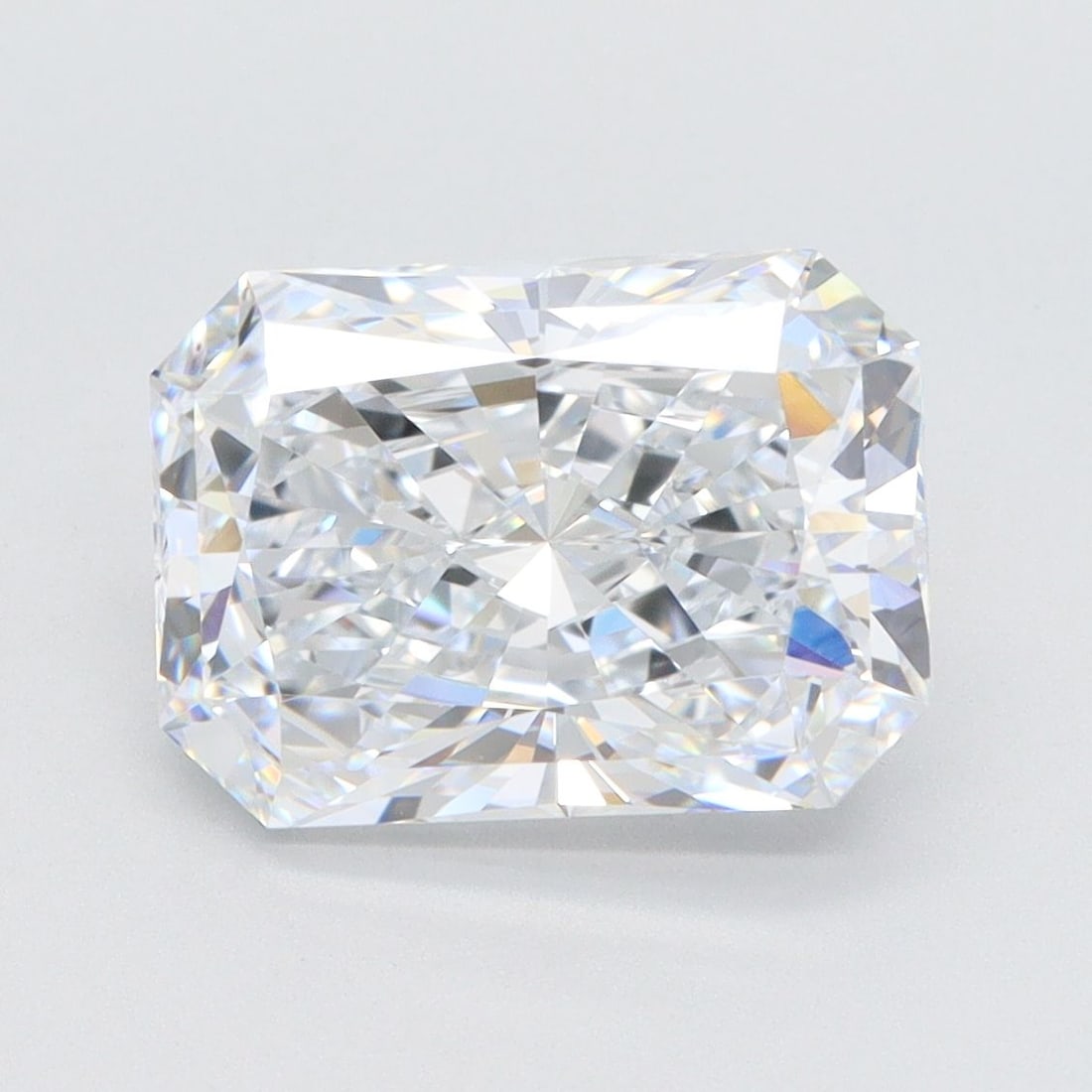 Loose Lab Diamond IGI Radiant 3.78ct E VVS1: Loose Lab Diamond IGI Radiant 3.78ct E VVS1 Loose Lab Diamond IGI Radiant, with a carat weight of 3.78ct, exhibits E color and VVS1 clarity, excellent polish and symmetry, and dimensions of 10.88L x 7