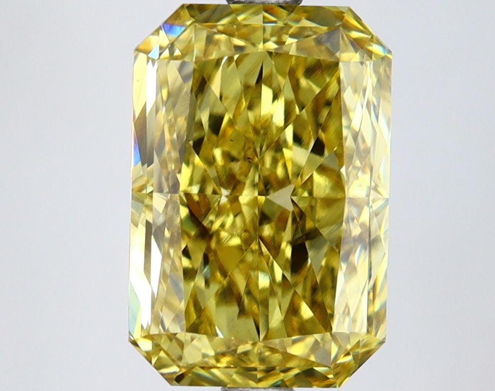 Loose Lab Diamond IGI Radiant 3.75ct Fancy Vivid Yellow VS2: Loose Lab Diamond IGI Radiant 3.75ct Fancy Vivid Yellow VS2 Loose Lab Diamond IGI Radiant weighing 3.75ct, with a Fancy Vivid Yellow color and VS2 clarity, exhibiting GD polish and symmetry, measuring