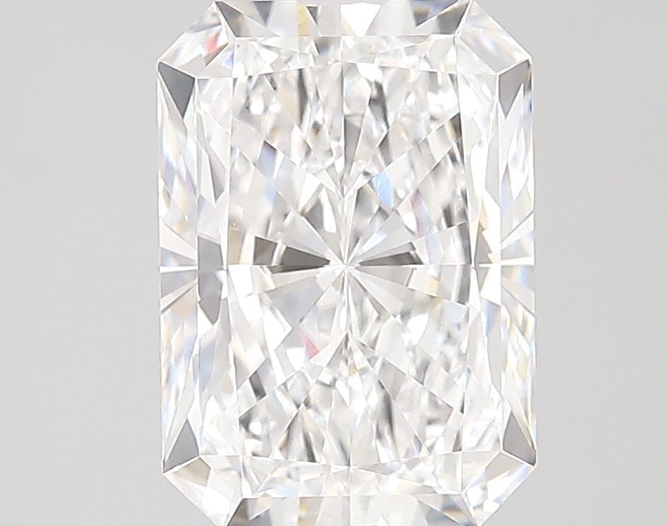 Loose Lab Diamond IGI Radiant 3.45ct D VVS2: Loose Lab Diamond IGI Radiant 3.45ct D VVS2 Loose lab-grown diamond, IGI certified, weighing 3.45 carats in a radiant shape, with D color and VVS2 clarity. Measurements are 10.69L x 7.53W x 5.06H. Ite