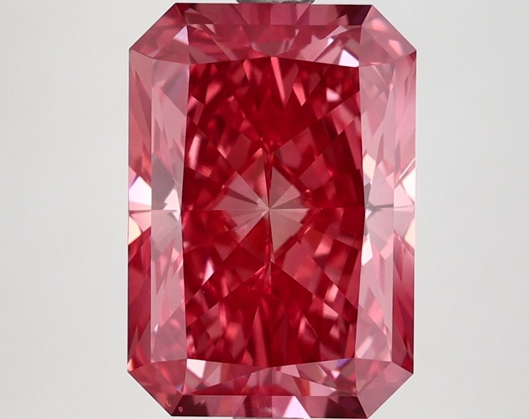 Loose Lab Diamond IGI Radiant 4.0ct Fancy Vivid Pink VS1: Loose Lab Diamond IGI Radiant 4.0ct Fancy Vivid Pink VS1 Loose lab-grown radiant diamond of 4.0ct, fancy vivid pink color and VS1 clarity; certified by IGI with good polish and symmetry. Item Specific