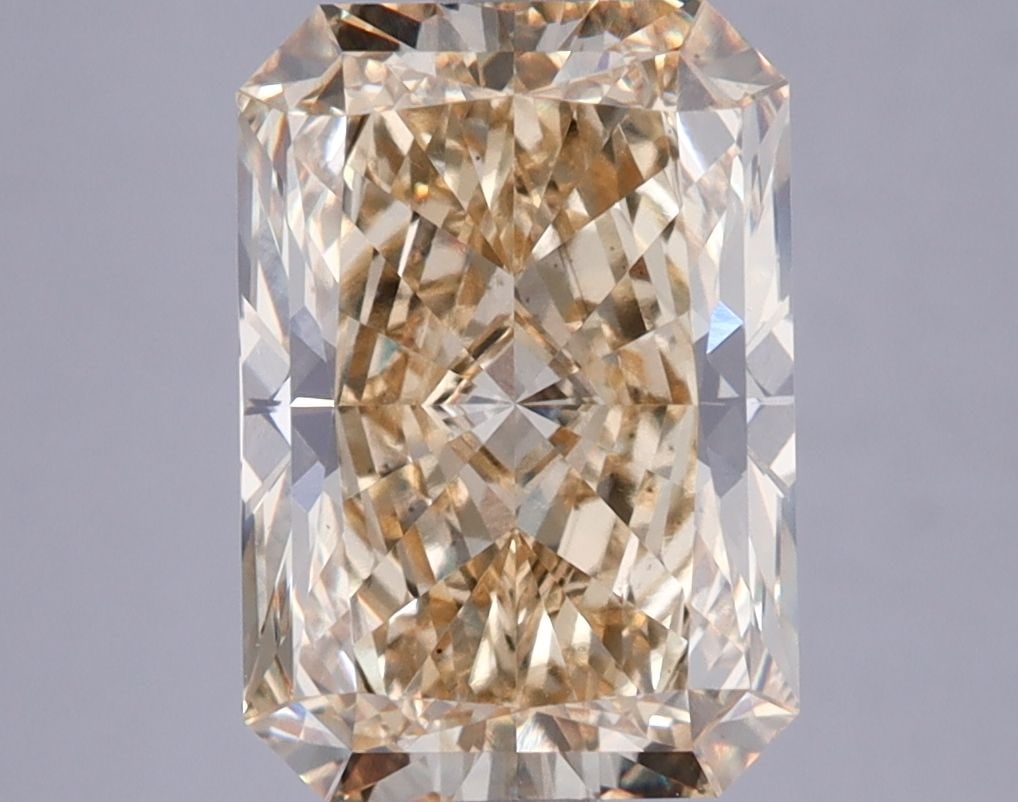 IGI Loose Lab Diamond 3.67ct Radiant Fancy Intense Yellow VS2: IGI Loose Lab Diamond 3.67ct Radiant Fancy Intense Yellow VS2 IGI Loose Lab Diamond weighing 3.67ct in a Radiant cut, featuring Fancy Intense Yellow color and VS2 clarity. Certified by IGI, measuring