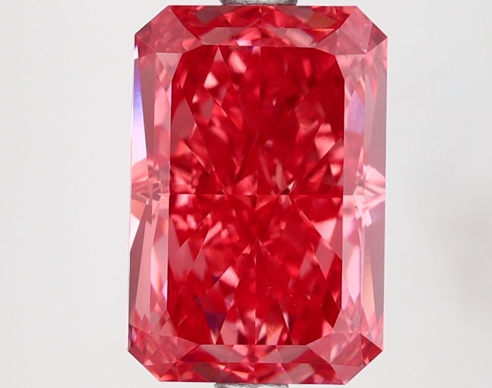 Loose Lab Diamond IGI Radiant 3.63ct Fancy Vivid Pink VVS2: Loose Lab Diamond IGI Radiant 3.63ct Fancy Vivid Pink VVS2 Loose Lab Diamond IGI Radiant 3.63ct Fancy Vivid Pink VVS2 with good polish and symmetry, dimensions of 10.41L x 7.03W x 5.01H, certified by
