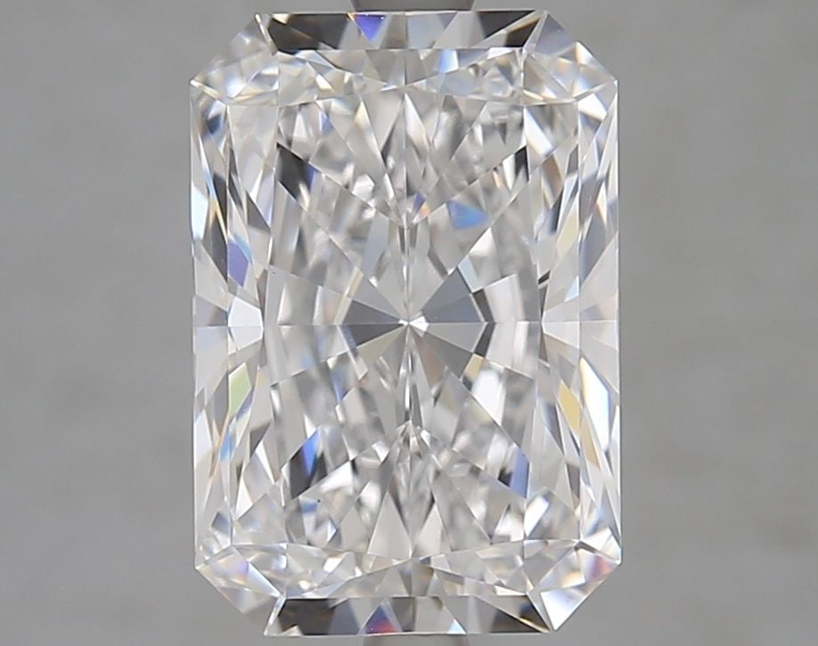 Loose Lab Diamond 4.05ct Radiant E VVS2 - GIA: Loose Lab Diamond 4.05ct Radiant E VVS2 - GIA Loose lab-grown diamond weighing 4.05 carats, E color, VVS2 clarity, radiant cut, polished to excellent standards, certified by GIA. Item Specifics: Sourc