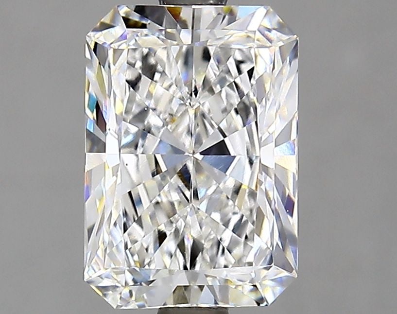 Loose Lab Diamond GIA Radiant 2.14ct E VS1: Loose Lab Diamond GIA Radiant 2.14ct E VS1 Loose Lab Diamond GIA Radiant, weighing 2.14ct, featuring color E and VS1 clarity, with excellent polish and symmetry, certified by GIA. Dimensions: 9.07L x