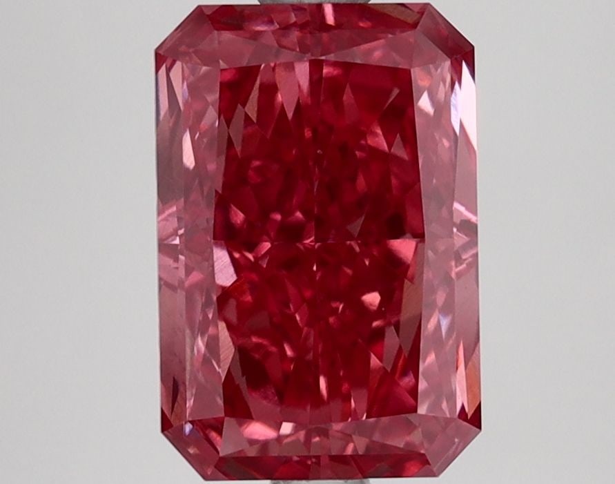 Loose Lab Diamond IGI Radiant 2.57ct Fancy Vivid Pink VS2: Loose Lab Diamond IGI Radiant 2.57ct Fancy Vivid Pink VS2 This Loose Lab Diamond, IGI certified, has a radiant cut and weighs 2.57ct, featuring fancy vivid pink color and VS2 clarity, with excellent p