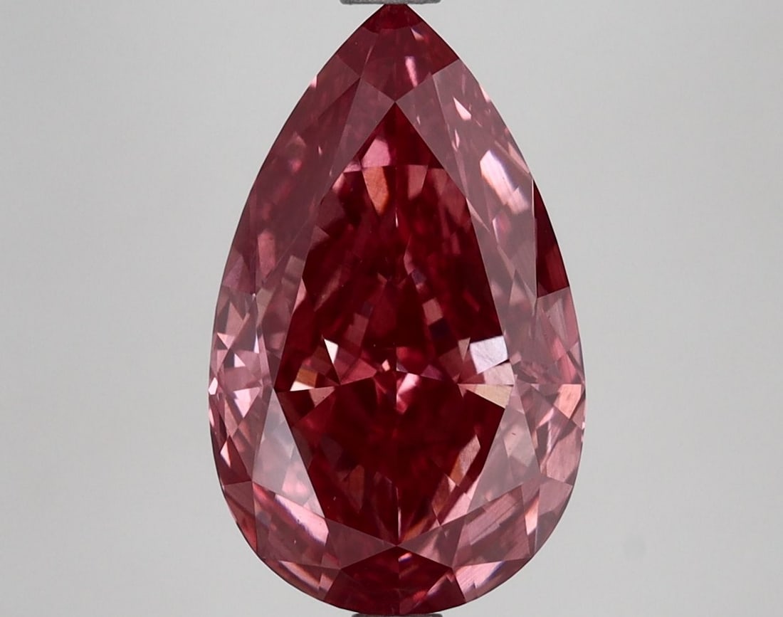 Loose Lab Diamond IGI Pear 3.86ct Fancy Vivid Pink SI1: Loose Lab Diamond IGI Pear 3.86ct Fancy Vivid Pink SI1 The 3.86ct pear-shaped lab-grown diamond features a fancy vivid pink color and SI1 clarity, certified by IGI, with measurements of 13.56mm by 8.2