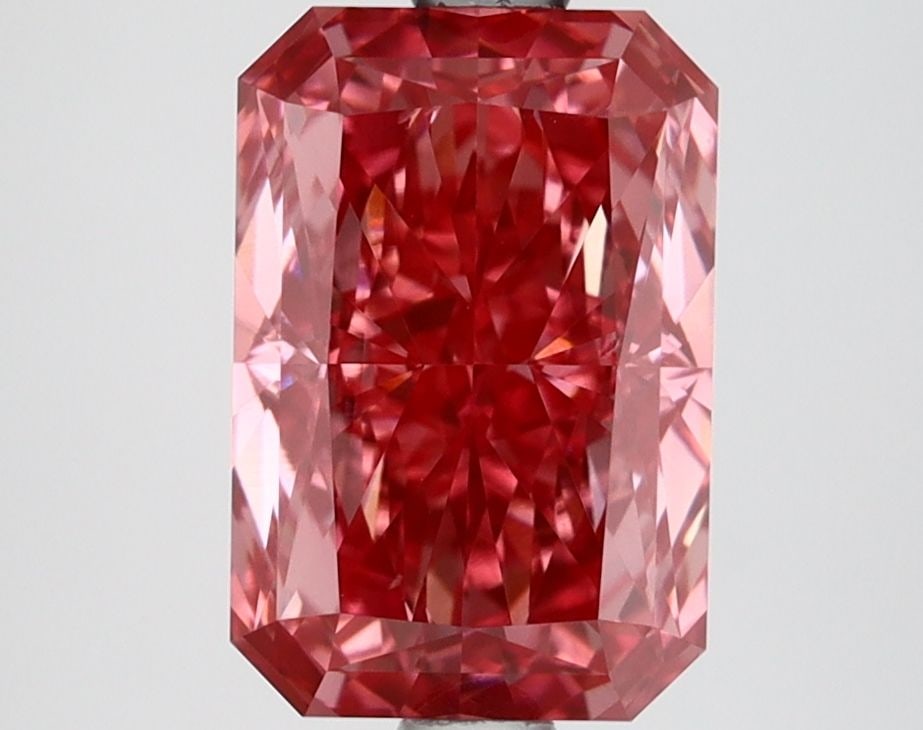 Loose Lab Diamond IGI Radiant 2.57ct Fancy Vivid Pink VS2: Loose Lab Diamond IGI Radiant 2.57ct Fancy Vivid Pink VS2 Loose lab-grown diamond weighing 2.57ct, radiant cut, fancy vivid pink color, VS2 clarity, with excellent polish and symmetry; certified by IG