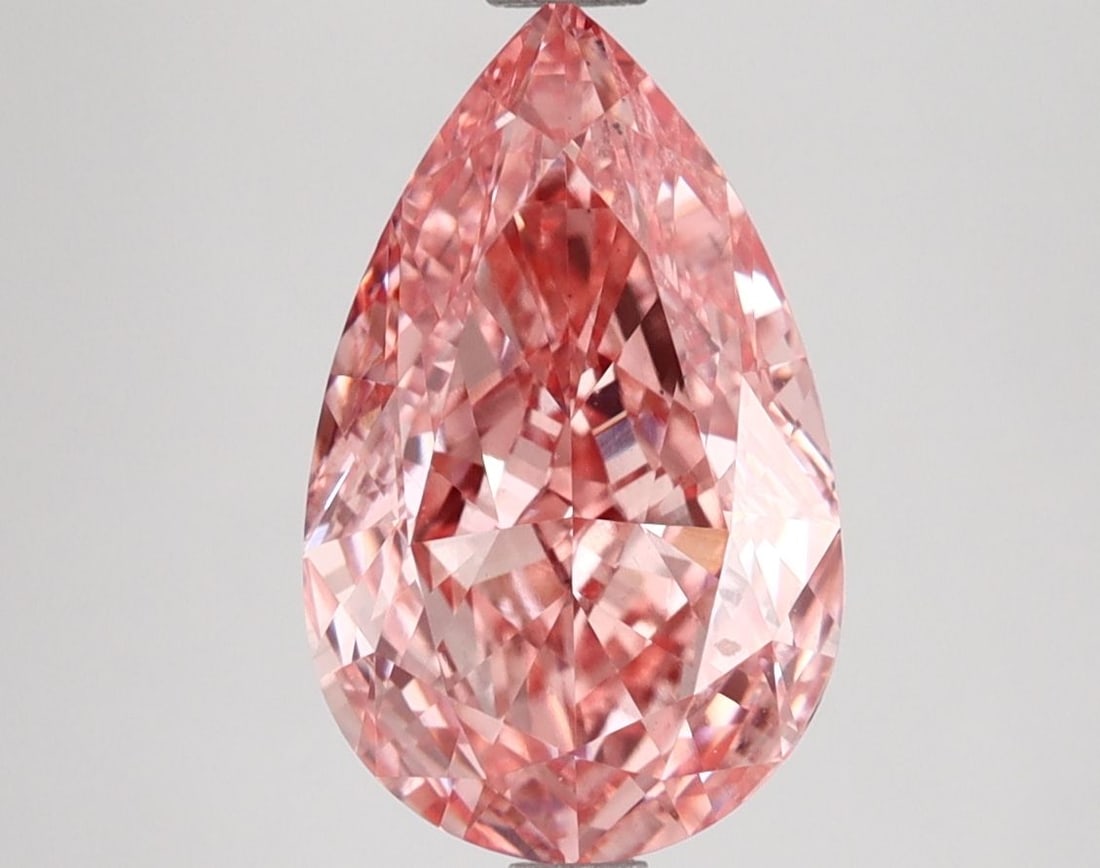 Loose Lab Diamond IGI Pear 3.11ct Fancy Vivid Pink VS2: Loose Lab Diamond IGI Pear 3.11ct Fancy Vivid Pink VS2 This loose lab-grown diamond features a 3.11 ct pear cut with a Fancy Vivid Pink color and VS2 clarity, certified by IGI. It has excellent polish