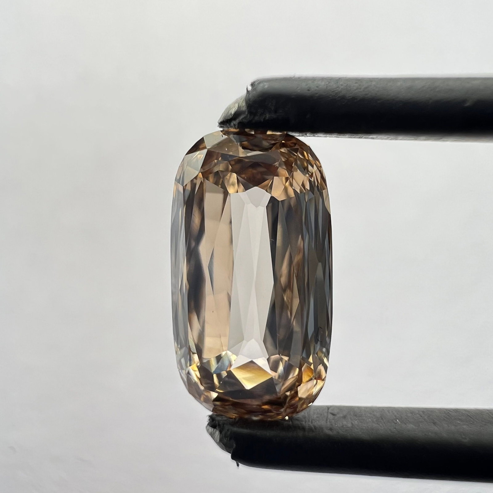 Loose Lab Diamond Cushion Brilliant 1.25ct Orange VS1: Loose Lab Diamond Cushion Brilliant 1.25ct Orange VS1 Loose Lab Diamond Cushion Brilliant 1.25ct in Orange color with VS1 clarity, featuring very good polish and symmetry, measured at 4.65L x 8.48W x