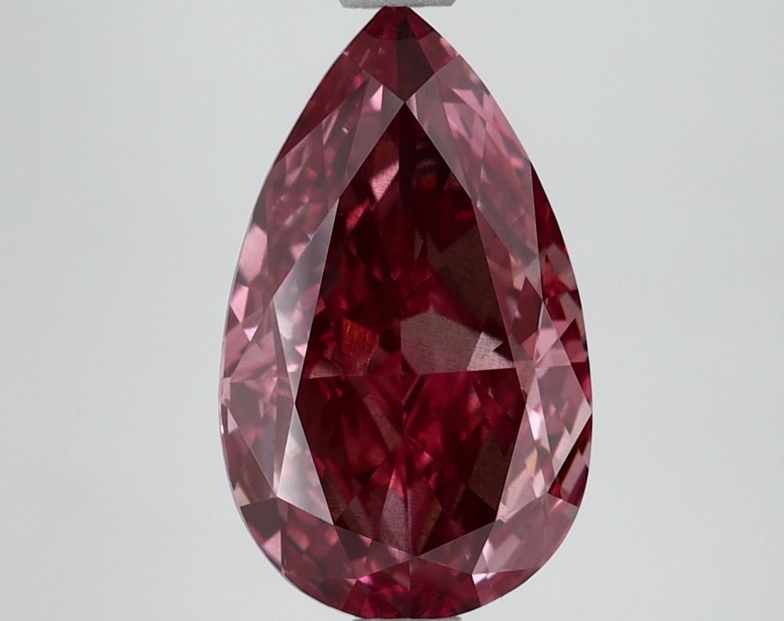 Loose Lab Diamond 3.0ct Fancy Vivid Pink VS2 - IGI Pear: Loose Lab Diamond 3.0ct Fancy Vivid Pink VS2 - IGI Pear Loose lab diamond weighing 3.0ct, with a Fancy Vivid Pink color, VS2 clarity, and IGI certification. It features excellent polish and symmetry,