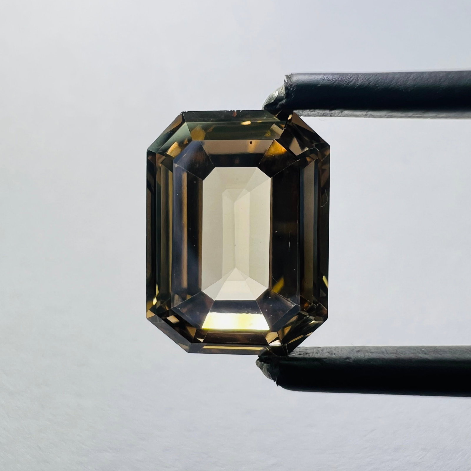 Loose Lab Diamond Emerald 3.06ct Champagne VS1: Loose Lab Diamond Emerald 3.06ct Champagne VS1 This 3.06ct Loose Lab Diamond exhibits a Champagne color and VS1 clarity, grown in a lab and without certification. Item Specifics: Source: This Is A Rea