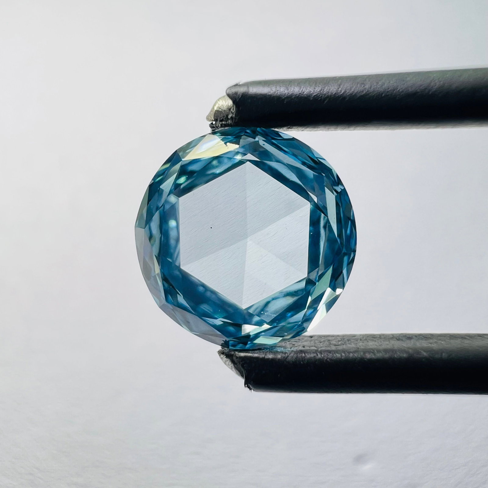 Loose Lab Diamond Rose 1.11ct Blue VS1: Loose Lab Diamond Rose 1.11ct Blue VS1 Loose lab-grown diamond without certification, weighing 1.11ct, features a rose cut in blue color and VS1 clarity, with very good polish and symmetry. Measuremen