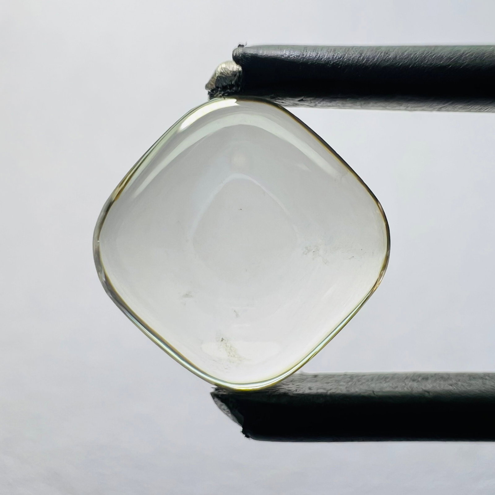 Loose Lab Diamond 1.75ct Cushion Brilliant Brown VS2: Loose Lab Diamond 1.75ct Cushion Brilliant Brown VS2 Loose Lab Diamond of 1.75ct in a cushion brilliant cut, displaying brown color and VS2 clarity, with excellent polish and symmetry, but without cer