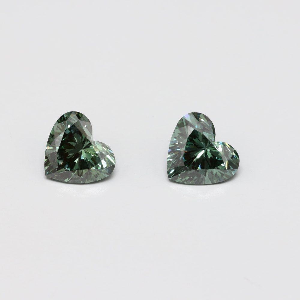 Loose Lab Diamond Heart 1.09ct Fancy Vivid Green SI1: Loose Lab Diamond Heart 1.09ct Fancy Vivid Green SI1 Loose Lab Diamond Heart 1.09ct in Fancy Vivid Green with clarity SI1, showcasing very good polish and symmetry. The dimensions are 6.4L x 7.1W x