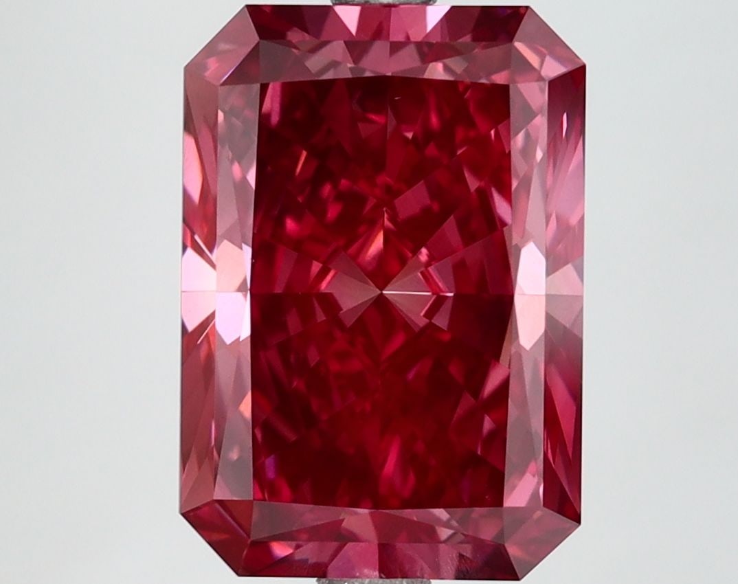 Loose Lab Diamond IGI Radiant 4.2ct Fancy Vivid Pink VS1: Loose Lab Diamond IGI Radiant 4.2ct Fancy Vivid Pink VS1 This 4.2ct Loose Lab Diamond, IGI certified, showcases Fancy Vivid Pink color, VS1 clarity, with good polish and symmetry. Item Specifics: Sour