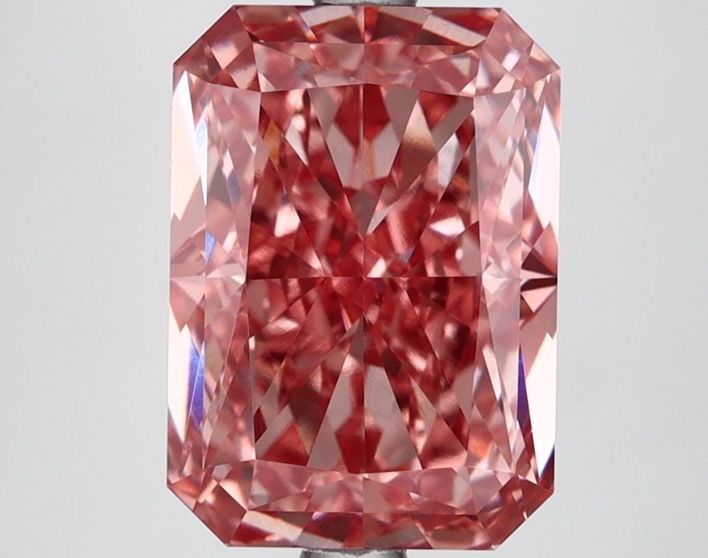 Loose Lab Diamond IGI Radiant 4.42ct Fancy Vivid Pink VVS2: Loose Lab Diamond IGI Radiant 4.42ct Fancy Vivid Pink VVS2 Loose lab-grown diamond, radiant cut, 4.42ct, featuring fancy vivid pink color and VVS2 clarity. Certified by IGI, measurements are 10.8L x 7