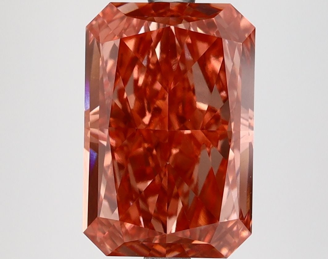 Loose Lab Diamond IGI Radiant 4.23ct Fancy Vivid Pink VS1: Loose Lab Diamond IGI Radiant 4.23ct Fancy Vivid Pink VS1 This 4.23ct loose lab-grown radiant diamond exhibits a Fancy Vivid Pink color and VS1 clarity, with very good polish and excellent symmetry, c