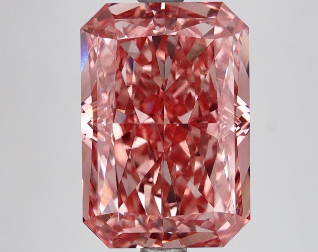 Loose Lab Diamond 4.57ct Fancy Vivid Pink VS1 IGI: Loose Lab Diamond 4.57ct Fancy Vivid Pink VS1 IGI Loose lab-grown diamond, 4.57ct, Fancy Vivid Pink color, VS1 clarity, with excellent polish and symmetry, certified by IGI. Item Specifics: Source:
