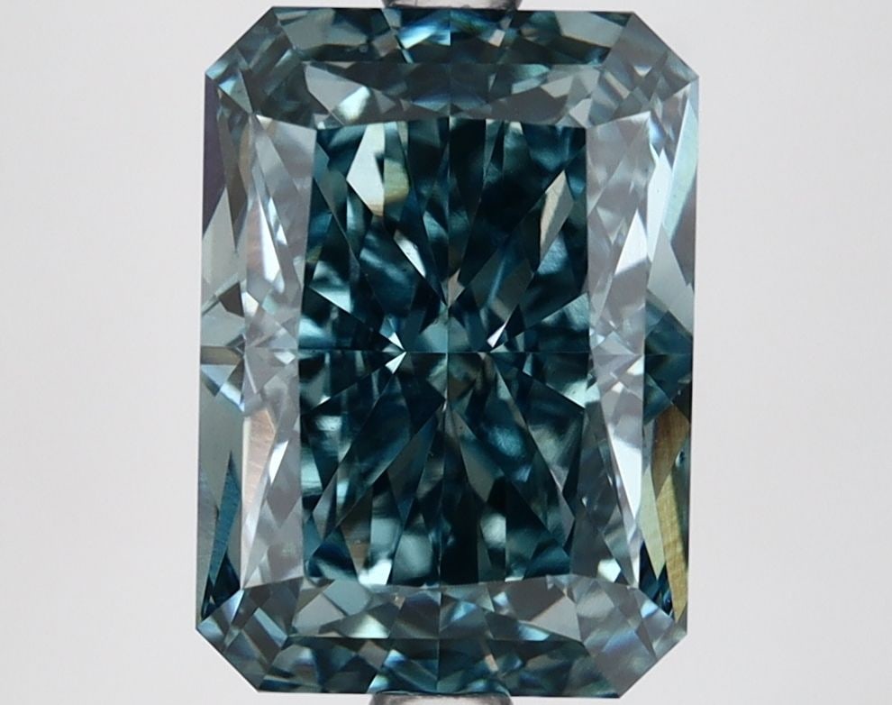 Loose Lab Diamond 4.07ct Radiant Fancy Vivid Blueish Green VS1: Loose Lab Diamond 4.07ct Radiant Fancy Vivid Blueish Green VS1 This loose lab diamond is a 4.07ct Fancy Vivid Blueish Green VS1 with IGI certification, featuring excellent polish and symmetry, measuri