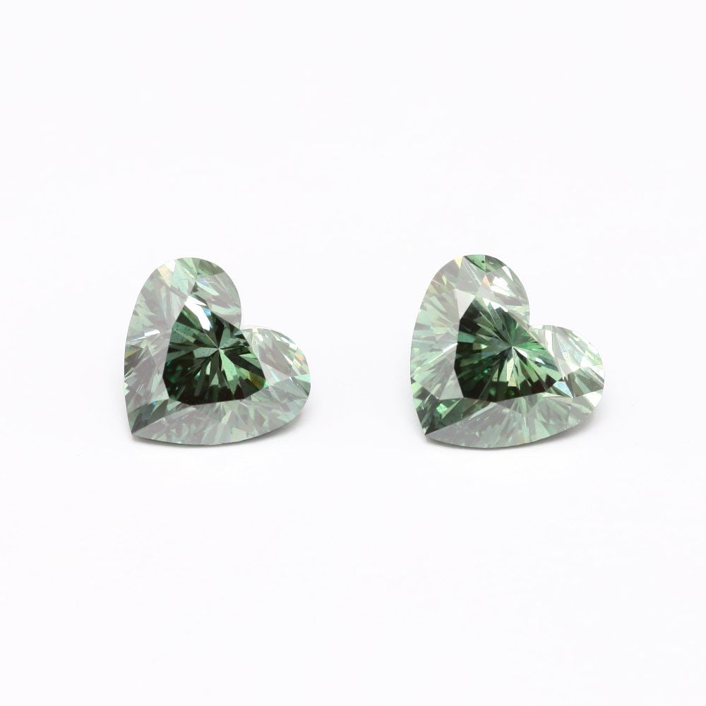 Loose Lab Diamond 1.53ct Fancy Vivid Green SI1 Heart: Loose Lab Diamond 1.53ct Fancy Vivid Green SI1 Heart Loose Lab Diamond weighing 1.53ct, with a Fancy Vivid Green color and SI1 clarity. Measurements are 7.1L x 8.0W x 4.8H, and it has no certification