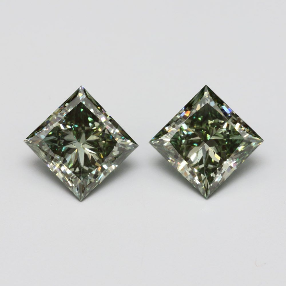 Loose Lab Diamond 3.01ct Fancy Vivid Green SI1 - Princess: Loose Lab Diamond 3.01ct Fancy Vivid Green SI1 - Princess Loose Lab Diamond weighing 3.01ct, with Fancy Vivid Green color and SI1 clarity. It measures 7.72L x 7.65W x 5.37H and has no certification. I