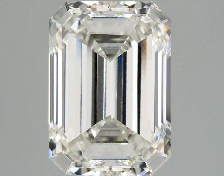 Loose Lab Diamond IGI Emerald 3.07ct G VVS2: Loose Lab Diamond IGI Emerald 3.07ct G VVS2 Loose Lab Diamond weighing 3.07ct with an emerald cut, color G, clarity VVS2, and excellent polish and symmetry. Certified by IGI, measurements are 9.87L x