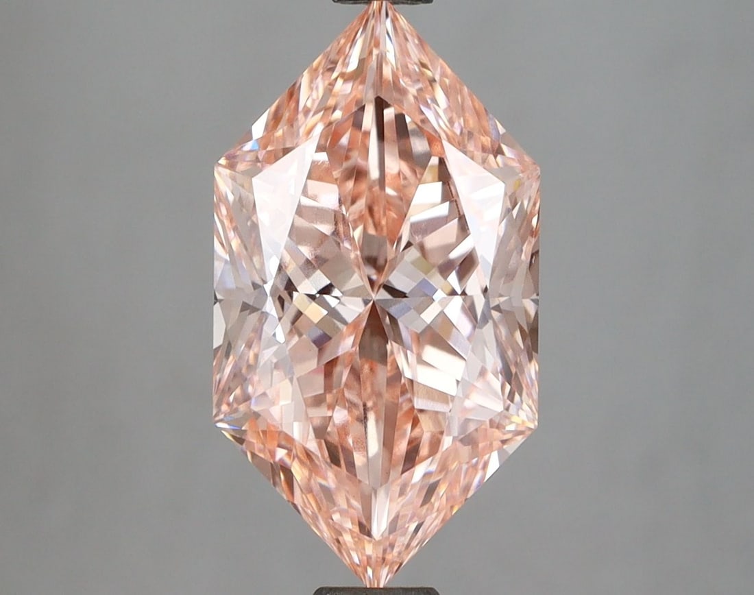 Loose Lab Diamond IGI Hexagonal 3.51ct Fancy Vivid Pink VVS2: Loose Lab Diamond IGI Hexagonal 3.51ct Fancy Vivid Pink VVS2 Loose lab diamond, IGI certified, weighing 3.51 carats, fancy vivid pink color, and VVS2 clarity; measurements are 14.28 x 7.71 x 5.22 mm.