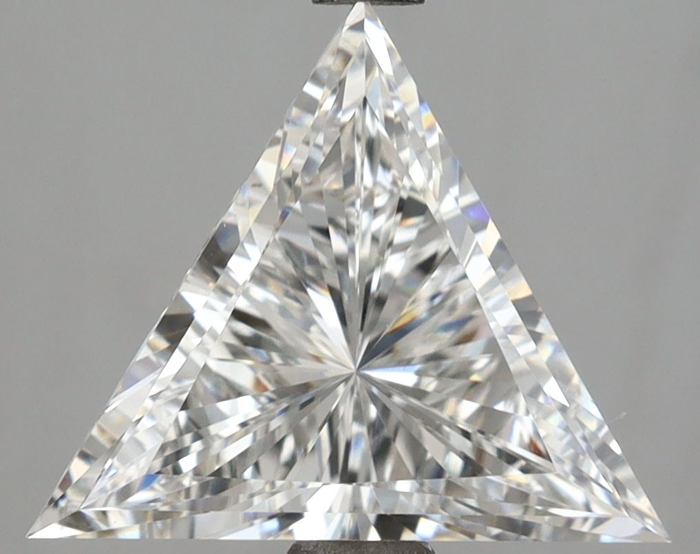 Loose Lab Diamond IGI Triangular 3.07ct E VVS2: Loose Lab Diamond IGI Triangular 3.07ct E VVS2 Loose lab-grown diamond IGI certified, triangular cut, 3.07ct, color E, VVS2 clarity, with excellent polish and symmetry, measuring 11.15 x 12.45 x 5.28