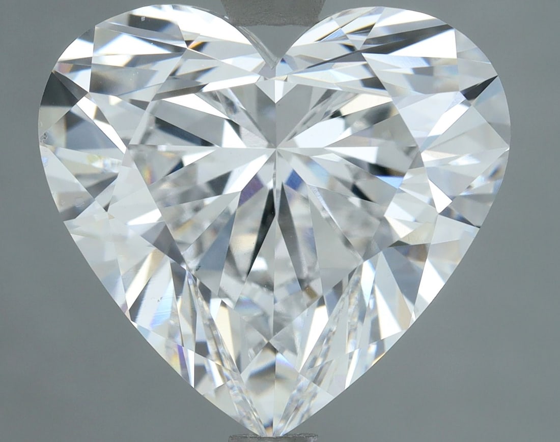 Loose Lab Diamond GIA Heart 4.03ct E VS1: Loose Lab Diamond GIA Heart 4.03ct E VS1 Loose lab-grown diamond weighing 4.03ct with GIA certification, color E, clarity VS1, and very good polish and symmetry. Measurements are 10.33L x 11.14W x 6.1