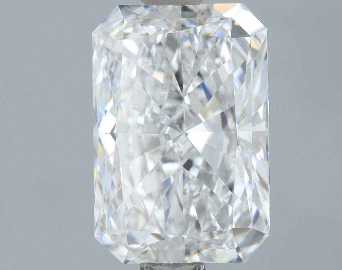 Loose Lab Diamond IGI Radiant 2.01ct D VS1: Loose Lab Diamond IGI Radiant 2.01ct D VS1 Loose lab-grown diamond IGI certified, weighing 2.01ct with a radiant cut, color D, and clarity VS1, featuring excellent polish and symmetry. Item Specifics: