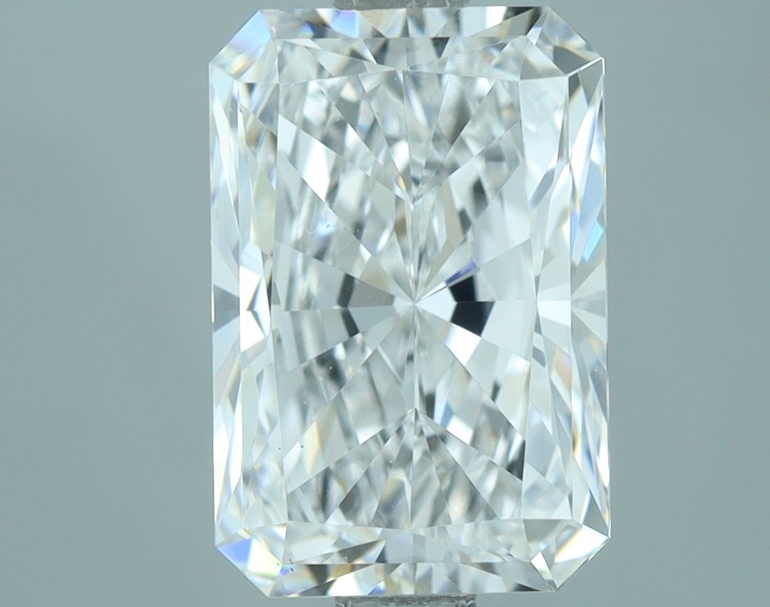 Loose Lab Diamond IGI Radiant 2.04ct D VS1: Loose Lab Diamond IGI Radiant 2.04ct D VS1 Lab-grown diamond weighing 2.04ct, color D, clarity VS1, certified by IGI. It has excellent polish and symmetry, measuring 9.12L x 6.15W x 4.19H mm. Item
