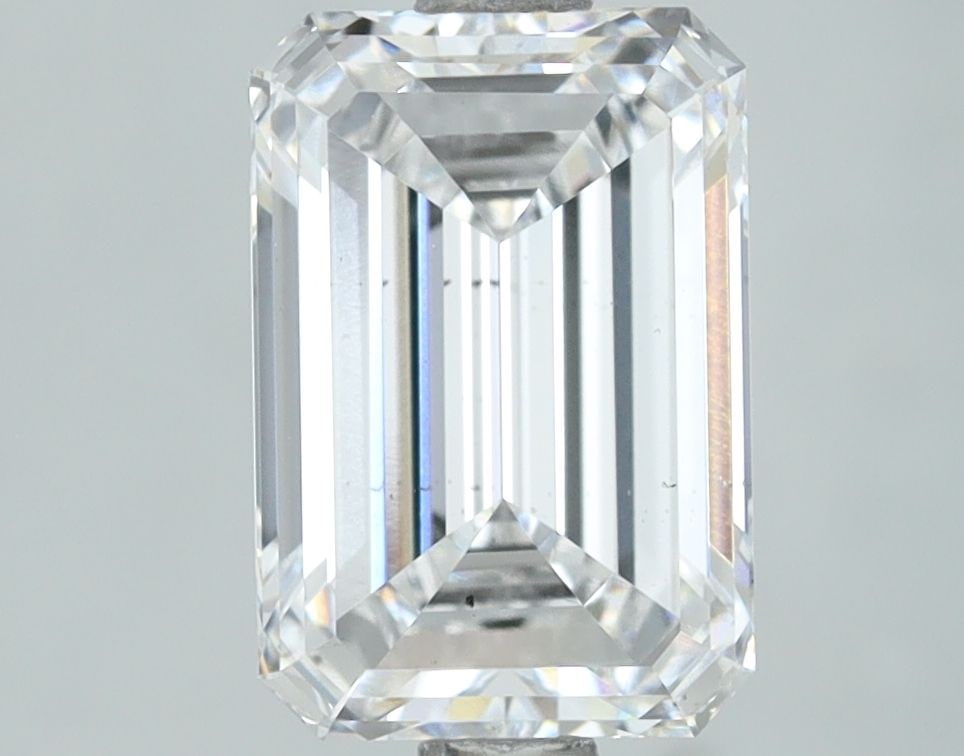 Loose Lab Diamond IGI Emerald 2.0ct E SI1: Loose Lab Diamond IGI Emerald 2.0ct E SI1 This 2.0ct loose lab-grown diamond has an emerald cut, E color, and SI1 clarity, certified by IGI, and exhibits excellent polish and symmetry. Item Specifics:
