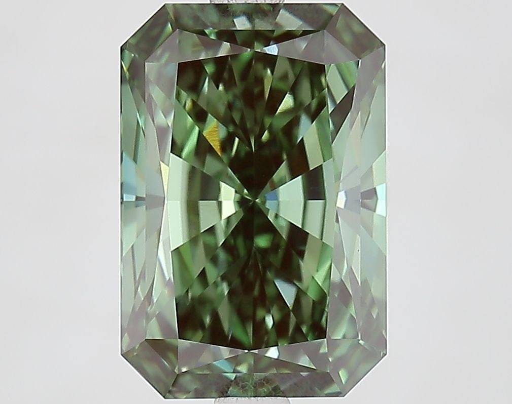 Loose Lab Diamond IGI Radiant 4.58ct Fancy Vivid Green VVS2: Loose Lab Diamond IGI Radiant 4.58ct Fancy Vivid Green VVS2 This 4.58ct Loose Lab Diamond is radiant cut with a Fancy Vivid Green color and VVS2 clarity, certified by IGI, featuring excellent polish a