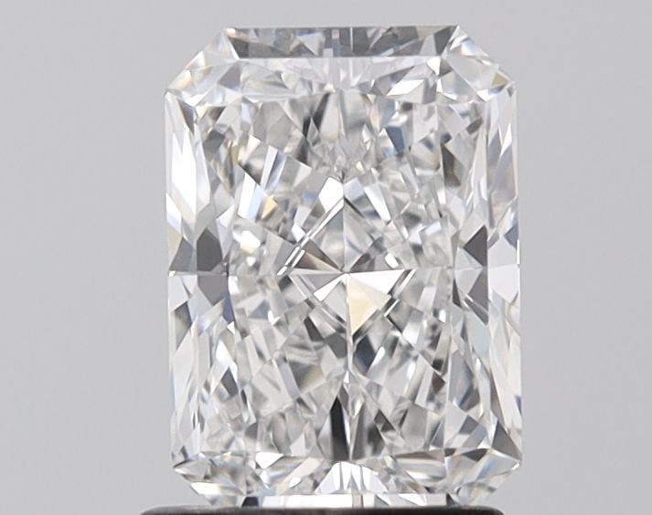 Loose Lab Diamond IGI Radiant 1.45ct E VVS2: Loose Lab Diamond IGI Radiant 1.45ct E VVS2 Loose Lab Diamond IGI Radiant at 1.45ct, has an E color and VVS2 clarity, with EX polish and symmetry, measuring 7.95L x 5.61W x 3.81H. Item Specifics: Sour