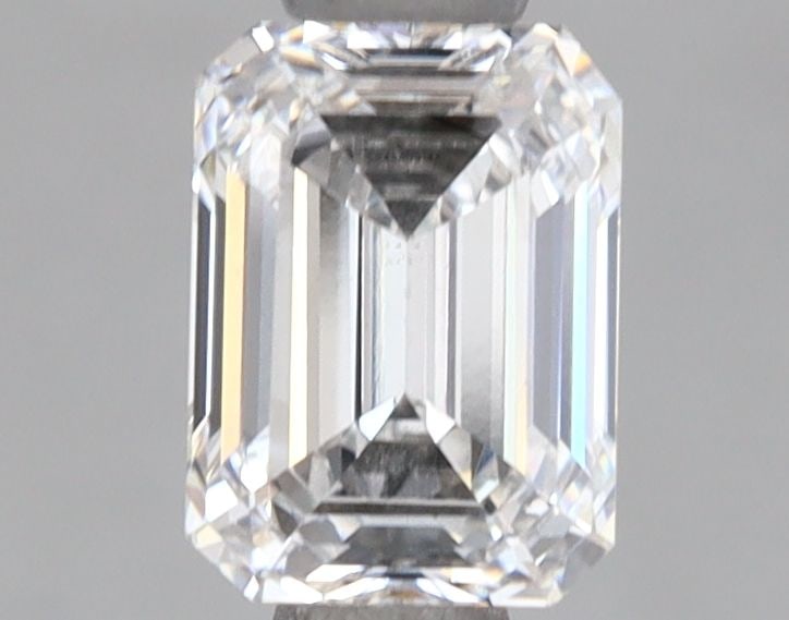 Loose Lab Diamond IGI Emerald 1.0ct E VS2: Loose Lab Diamond IGI Emerald 1.0ct E VS2 This 1.0ct Loose Lab Diamond is an Emerald cut with an E color and VS2 clarity, showcasing excellent polish and symmetry, certified by IGI. Item Specifics: So