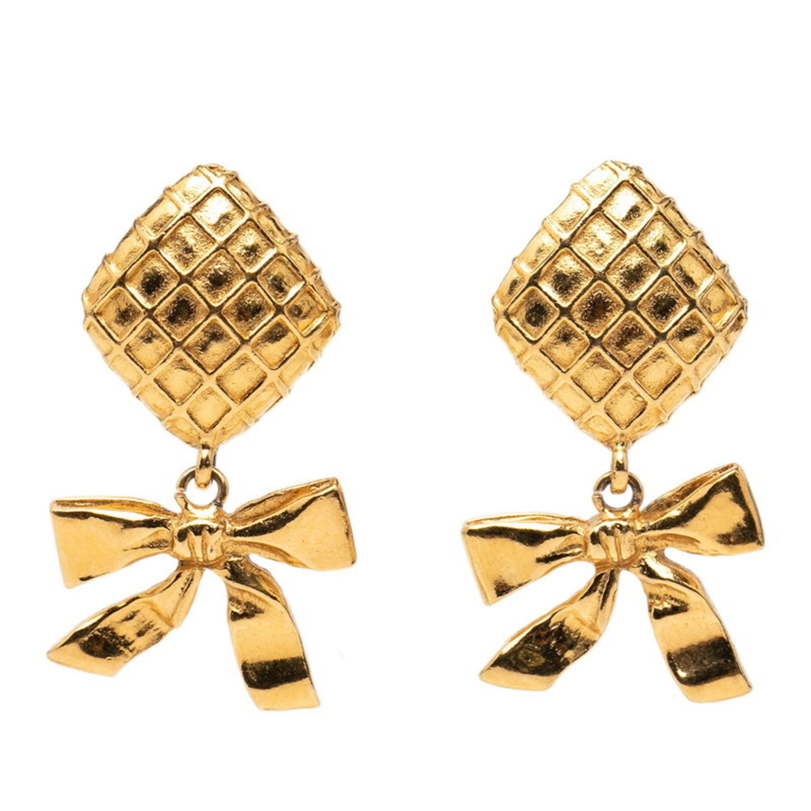 Gold Plating Chanel Clip Earrings: Gold Plating Chanel Clip Earrings Chanel gold plating clip earrings measure 46.70mm x 26.80mm, and are characterized as used with good condition, showing traces of usage. Item Specifics: Brand: Chanel