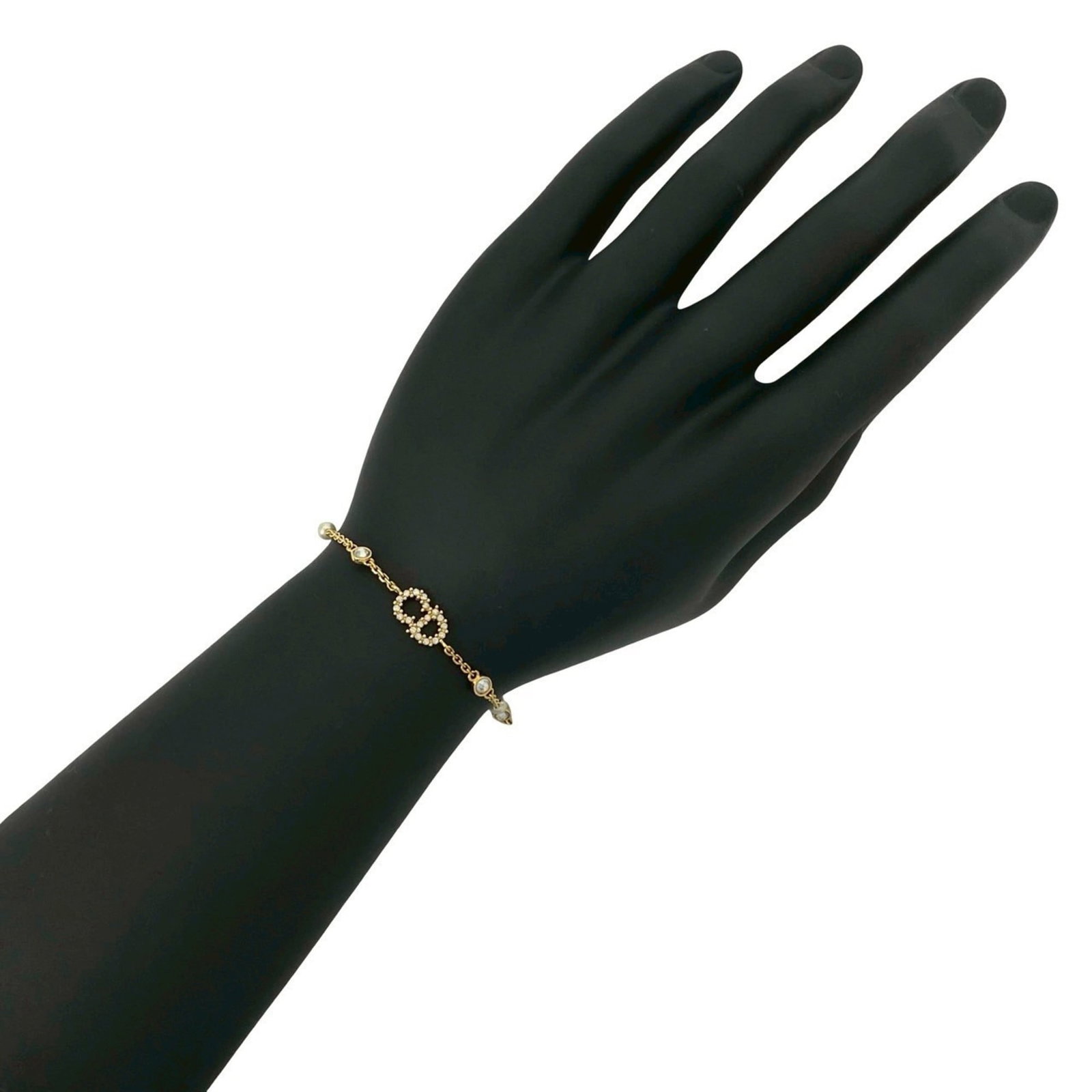 Plating Christian Dior Charm Bracelet Gold: Plating Christian Dior Charm Bracelet Gold Christian Dior charm bracelet made of gold plating with rhinestones, measuring 17cm in length, in good used condition with visible traces of use. Item