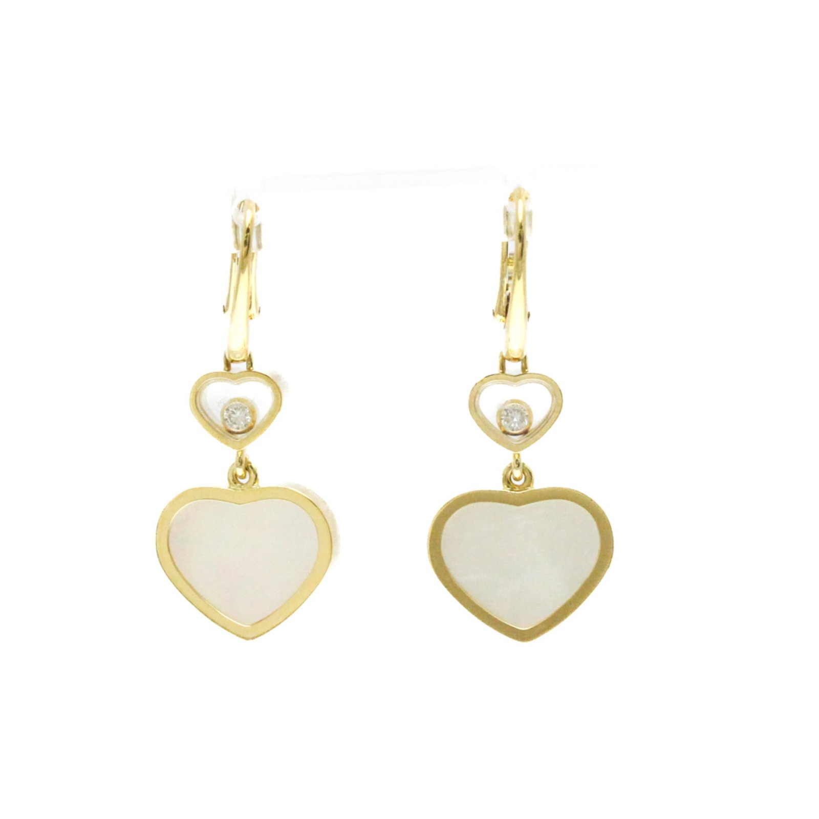 Chopard Mother Of Pearl Drop Earrings 18K Yellow Gold: Chopard Mother Of Pearl Drop Earrings 18K Yellow Gold Chopard drop earrings made of 18K yellow gold and mother of pearl, weighing 6.6g, in very good used condition with minimal traces of usage. Item S